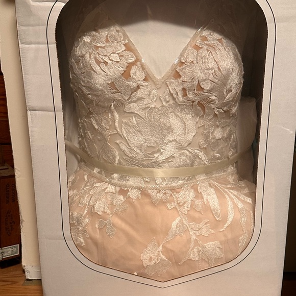 Maggie Sottero Sasha Wedding Dress - Picture 3 of 4